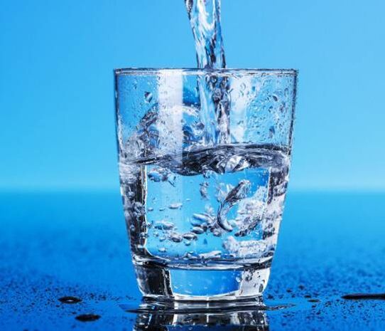 Pitná voda je hlavným pravidlom chudnutia za týždeň